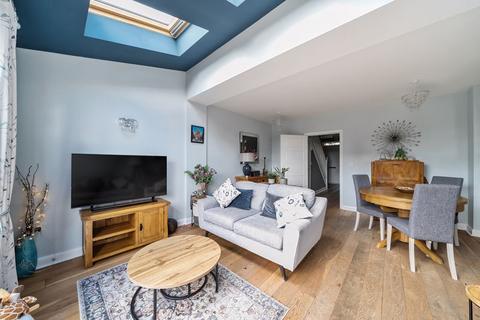 16 Keats Way, Coulsdon, CR5 3FL
