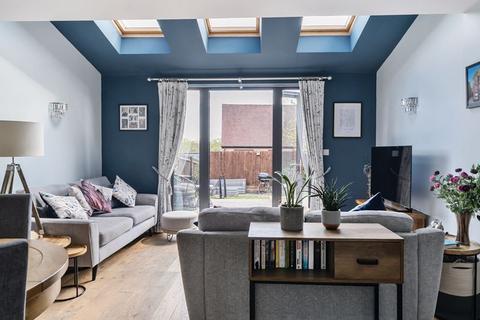 16 Keats Way, Coulsdon, CR5 3FL