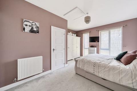 16 Keats Way, Coulsdon, CR5 3FL
