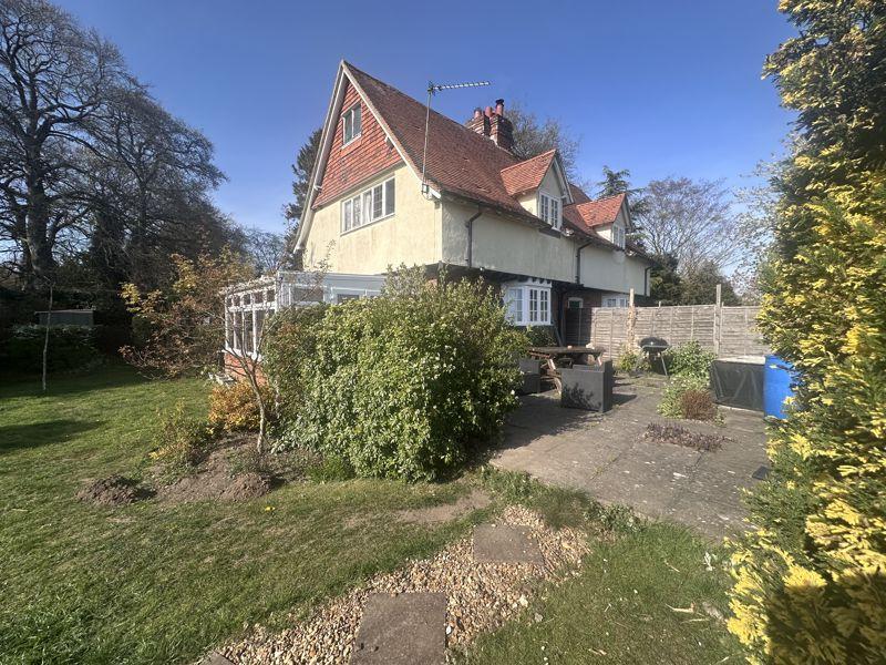 Kings Lynn PE32 3 bed semi-detached house - £895 pcm (£207 pw)