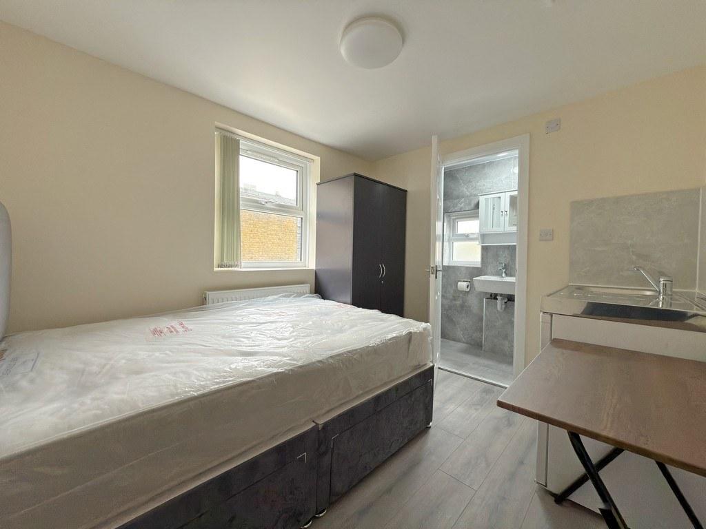 Room 6 - En Suite