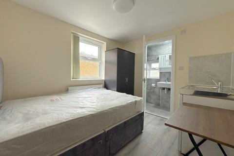 undefined, Bell Road, Hounslow TW3