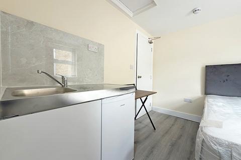 undefined, Bell Road, Hounslow TW3