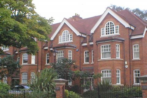 3 bedroom flat for sale, Windsor Court, Platts Lane, Hampstead