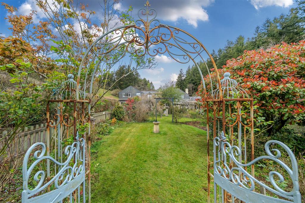 Garden Arch.jpg