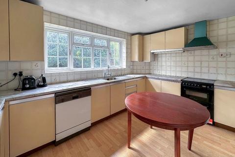 162 Ridge Langley, South Croydon, CR2 0AS