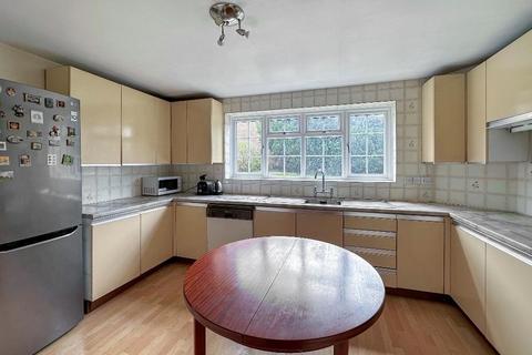162 Ridge Langley, South Croydon, CR2 0AS