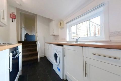 4 bedroom flat to rent, Wallace Street, Stirling, FK8