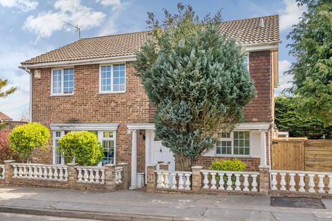 4 bedroom detached house for sale, Conifer Close, Orpington