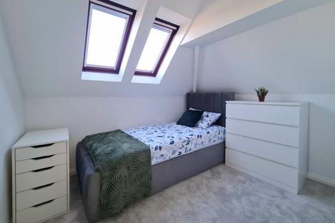 8 bedroom house share to rent, Higham Road, Rushden