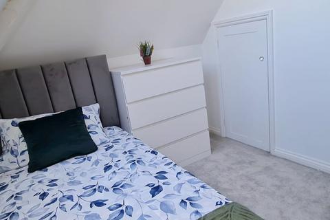 8 bedroom house share to rent, Higham Road, Rushden