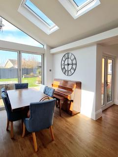 8 bedroom house share to rent, Higham Road, Rushden