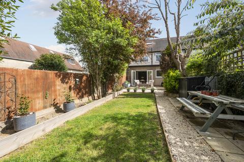 46b Adela Avenue, New Malden, KT3 6LD