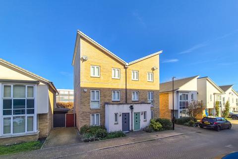 4 bedroom semi-detached house to rent, Tanyard Place, Essex CM20