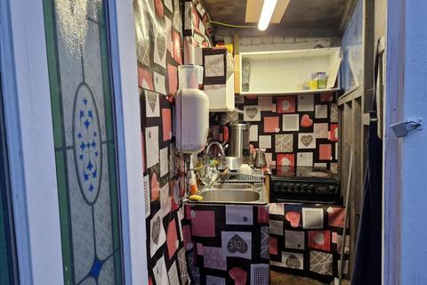 Garage to rent, 10 St. Loys Rd, Haringey, London, N17