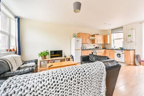 2 bedroom flat to rent, Yukon Road, Clapham South, London, SW12