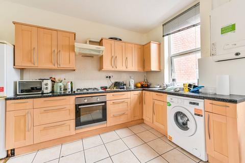 2 bedroom flat to rent, Yukon Road, Clapham South, London, SW12