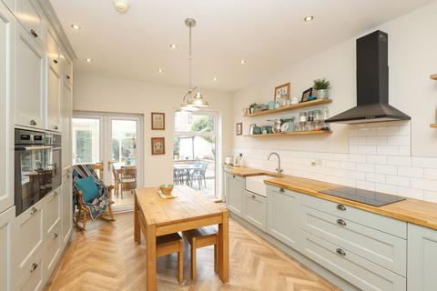 2 Manor Road, Chesterfield, S40 1HX