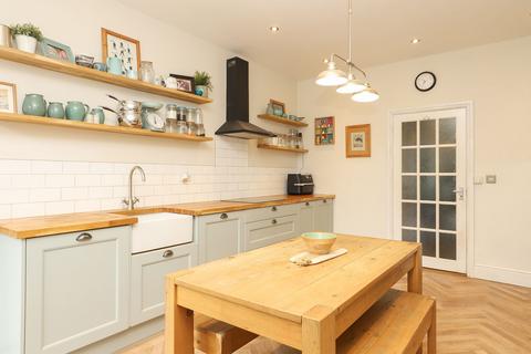 2 Manor Road, Chesterfield, S40 1HX