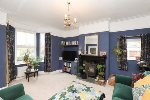 2 Manor Road, Chesterfield, S40 1HX