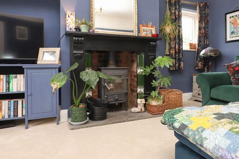 2 Manor Road, Chesterfield, S40 1HX