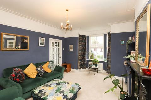 2 Manor Road, Chesterfield, S40 1HX