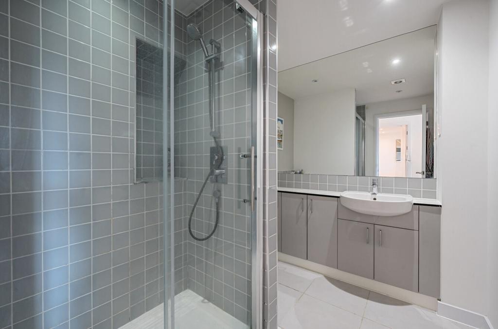 Shower Room Dean at estate agent Ewe Move Cheam  Su