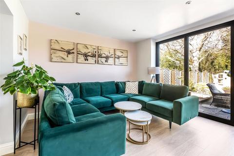 37 Gilmais, Bookham, Leatherhead, KT23 4RP