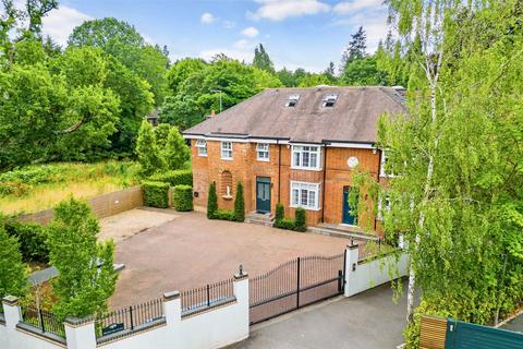 144 Chobham Road, Ascot, SL5 0HU