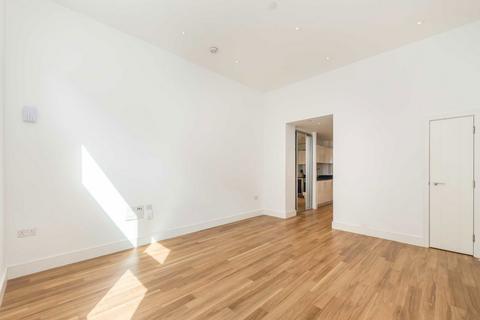 Studio to rent, Queensland Road, London N7