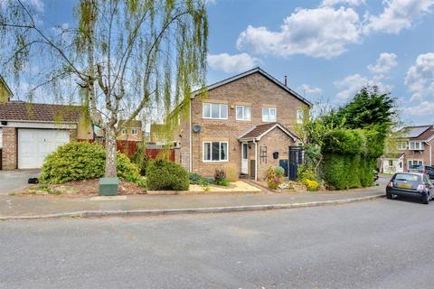 27 Gunn Close, Nottingham, NG6 7DY