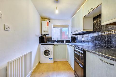 27 Gunn Close, Nottingham, NG6 7DY