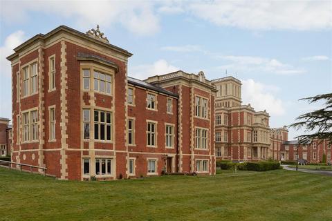 2 bedroom apartment for sale, Royal Earlswood Park, Redhill