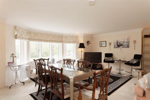 2 bedroom apartment for sale, Royal Earlswood Park, Redhill