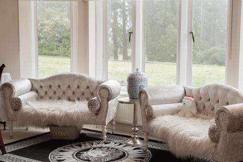 2 bedroom apartment for sale, Royal Earlswood Park, Redhill