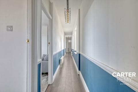 3 bedroom flat for sale, Rectory Grove, Leigh-on-sea, SS9