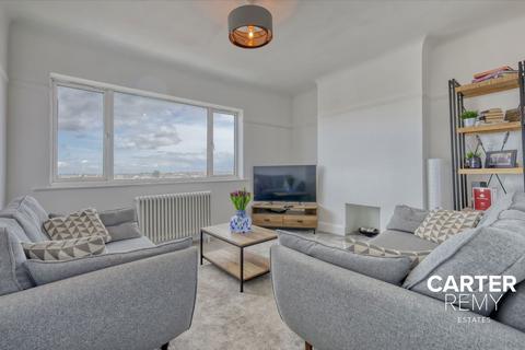 3 bedroom flat for sale, Rectory Grove, Leigh-on-sea, SS9