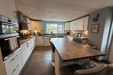 5 bedroom detached house for sale, Alderney Gardens, Broadstairs CT10