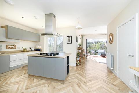 34 Shiel Hall Circle, Rosewell, EH24 9DE