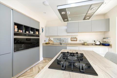 34 Shiel Hall Circle, Rosewell, EH24 9DE