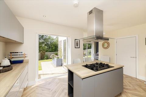 34 Shiel Hall Circle, Rosewell, EH24 9DE