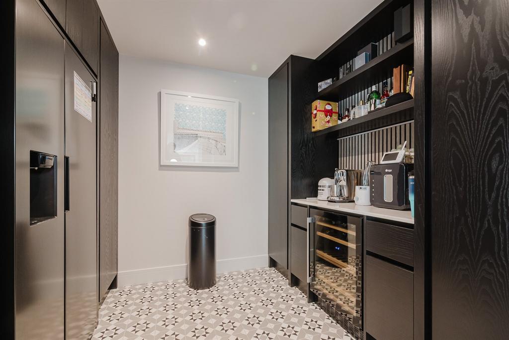 Walk-in Pantry