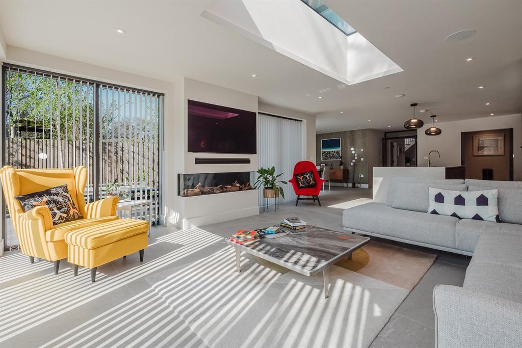 Living Dining Area