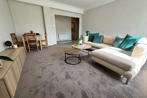 3 bedroom flat to rent, Millbrook Road East, Hampshire SO15