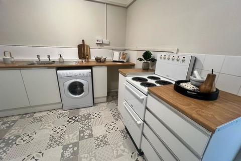 3 bedroom flat to rent, Millbrook Road East, Hampshire SO15