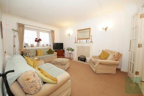 2 bedroom retirement property for sale, Woodmere Court, Avenue Road, N14