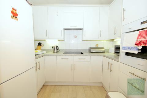 2 bedroom retirement property for sale, Woodmere Court, Avenue Road, N14