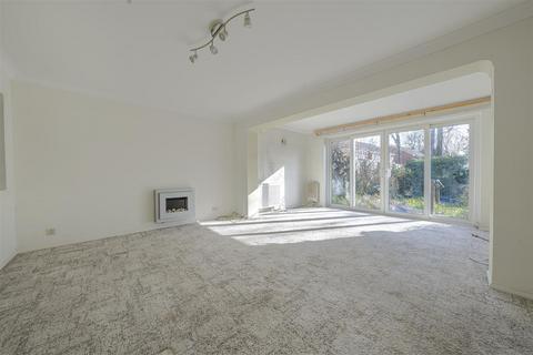 8 Moss Side, Bricket Wood, St Albans, AL2 3SU