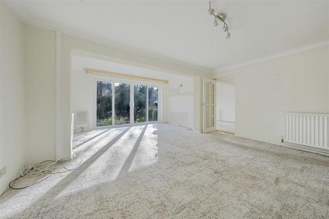 8 Moss Side, Bricket Wood, St Albans, AL2 3SU