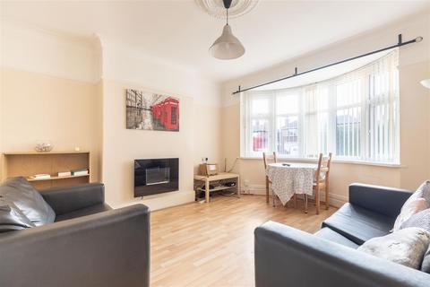 2 bedroom flat to rent, *August 2025* Benton Road, High Heaton, NE7